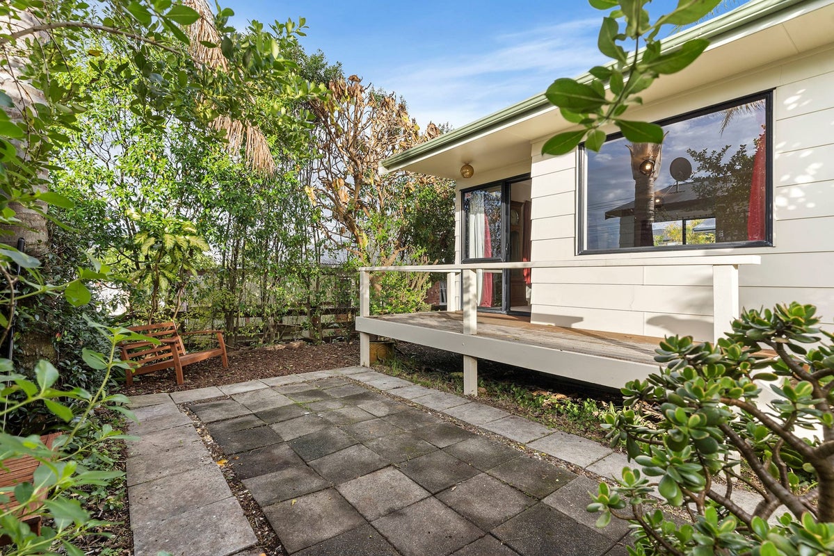 2/95 Wharf Road, Te Atatu Peninsula, Auckland - Carousel 2