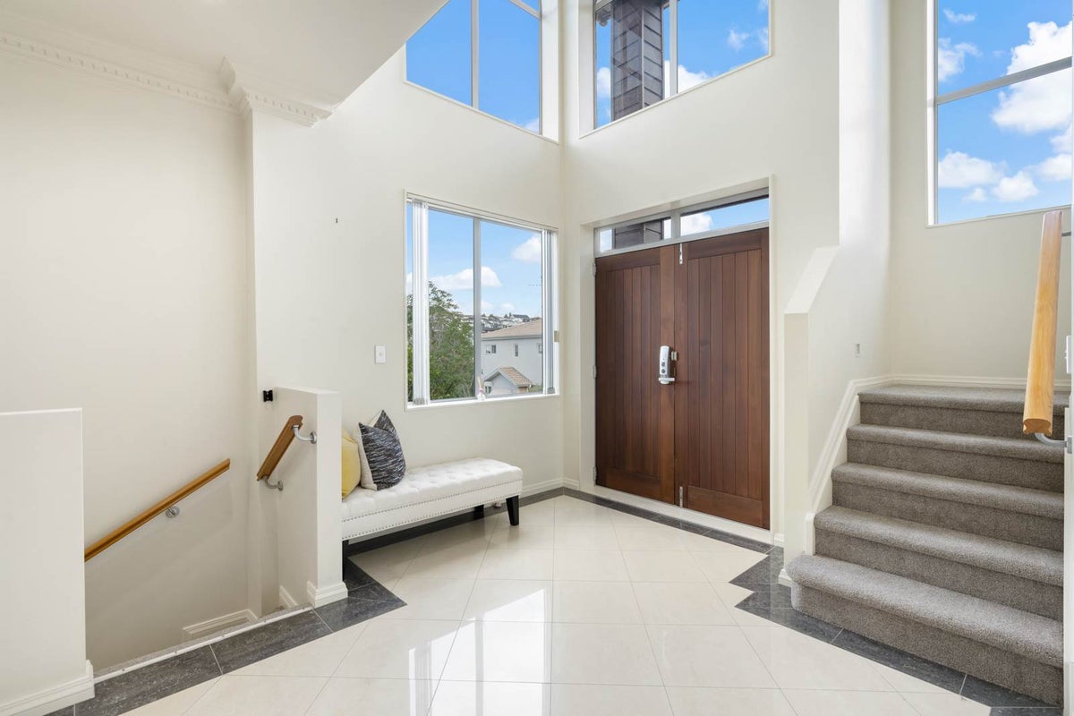 61 Medallion Drive, Oteha, Auckland - Carousel 2