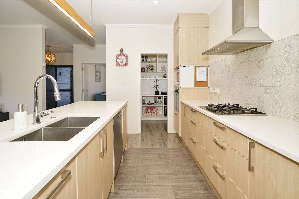2 Faber Place, Rototuna North, Hamilton - Carousel 2
