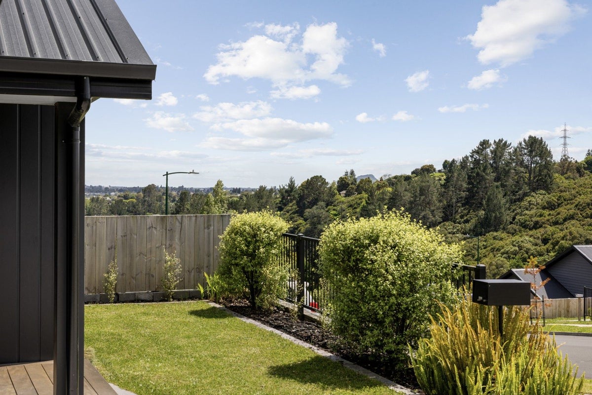 81 Adler Drive, Ohauiti - Carousel 16