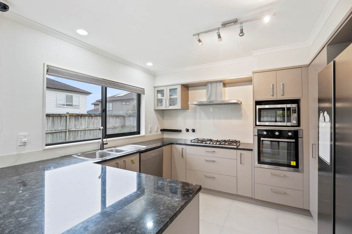 24 Pickaberry Avenue, Karaka, Papakura - Carousel 2