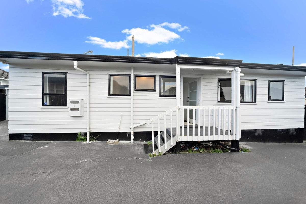 2/34 Plunket Avenue, Manukau Central, Auckland - Carousel 2