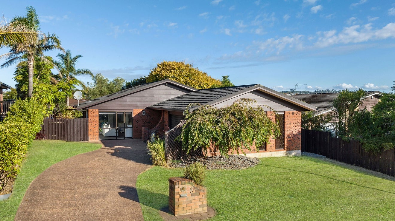 6 Billabong Place, Botany Downs, Auckland - Carousel 2