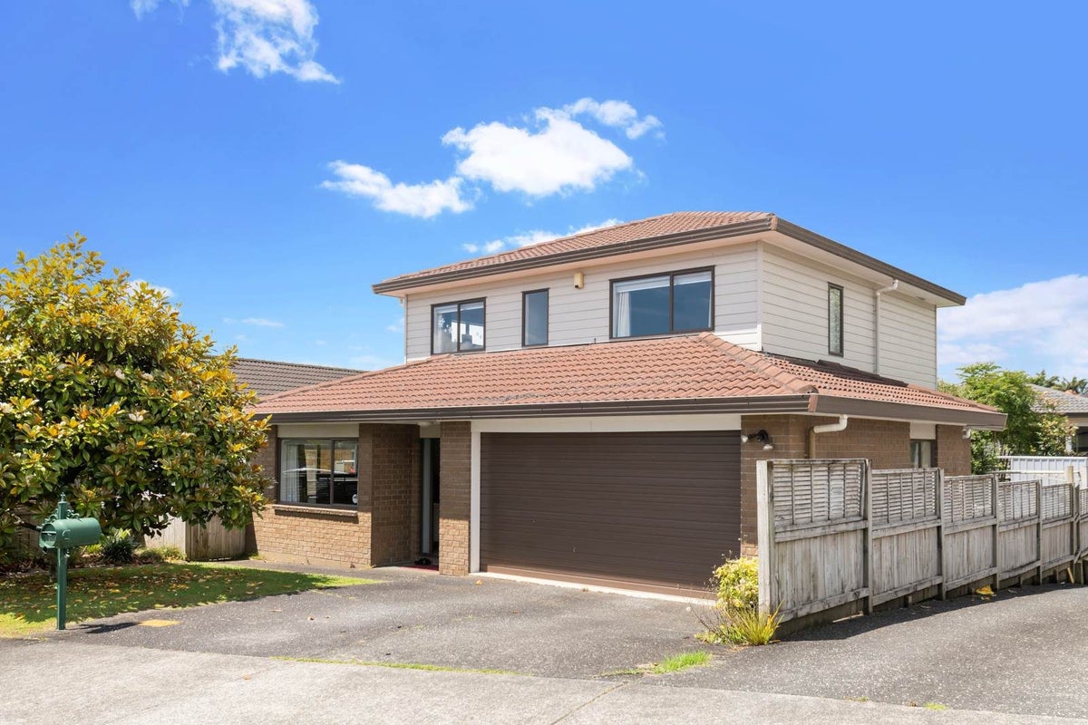 11 Phoenicia Court, The Gardens, Auckland - Carousel 1
