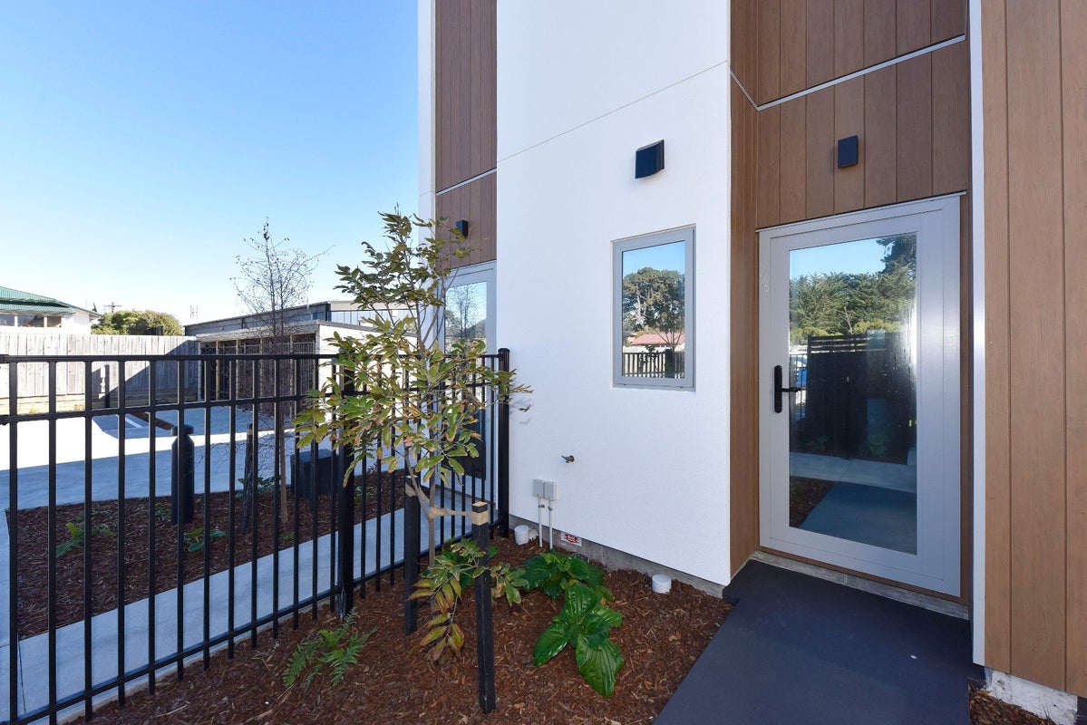 2/6 Bowhill Road, New Brighton, Christchurch - Carousel 21