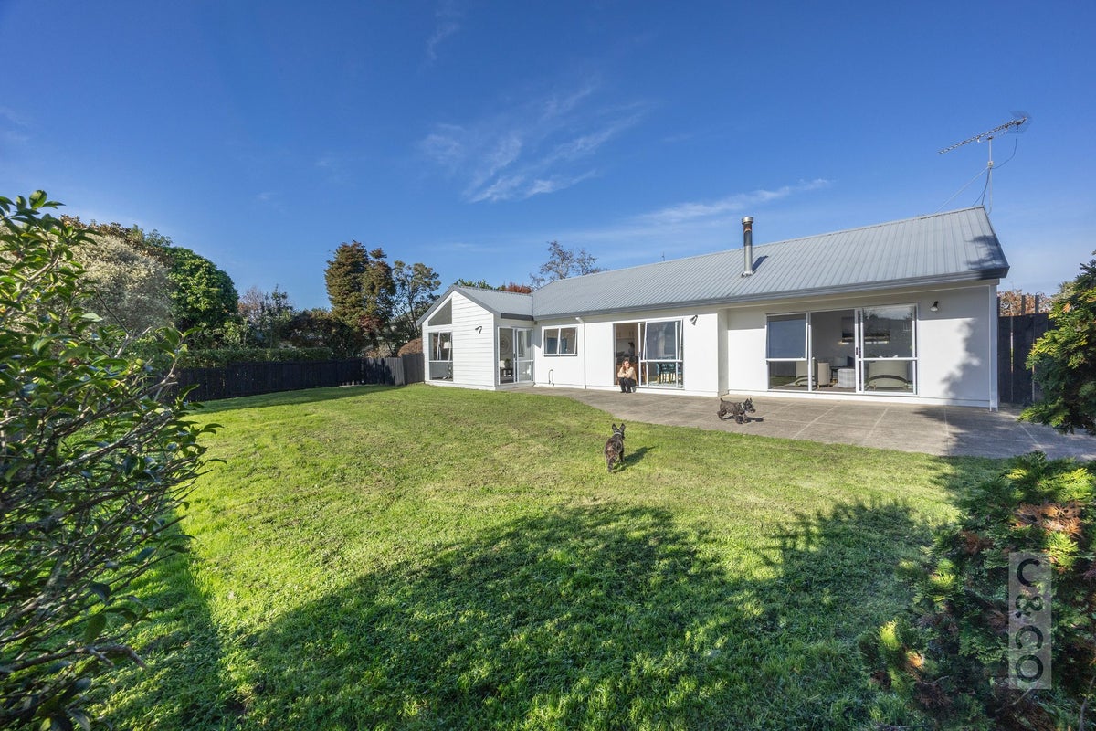 4 Vintners Close, Huapai, Kumeu - Carousel 1