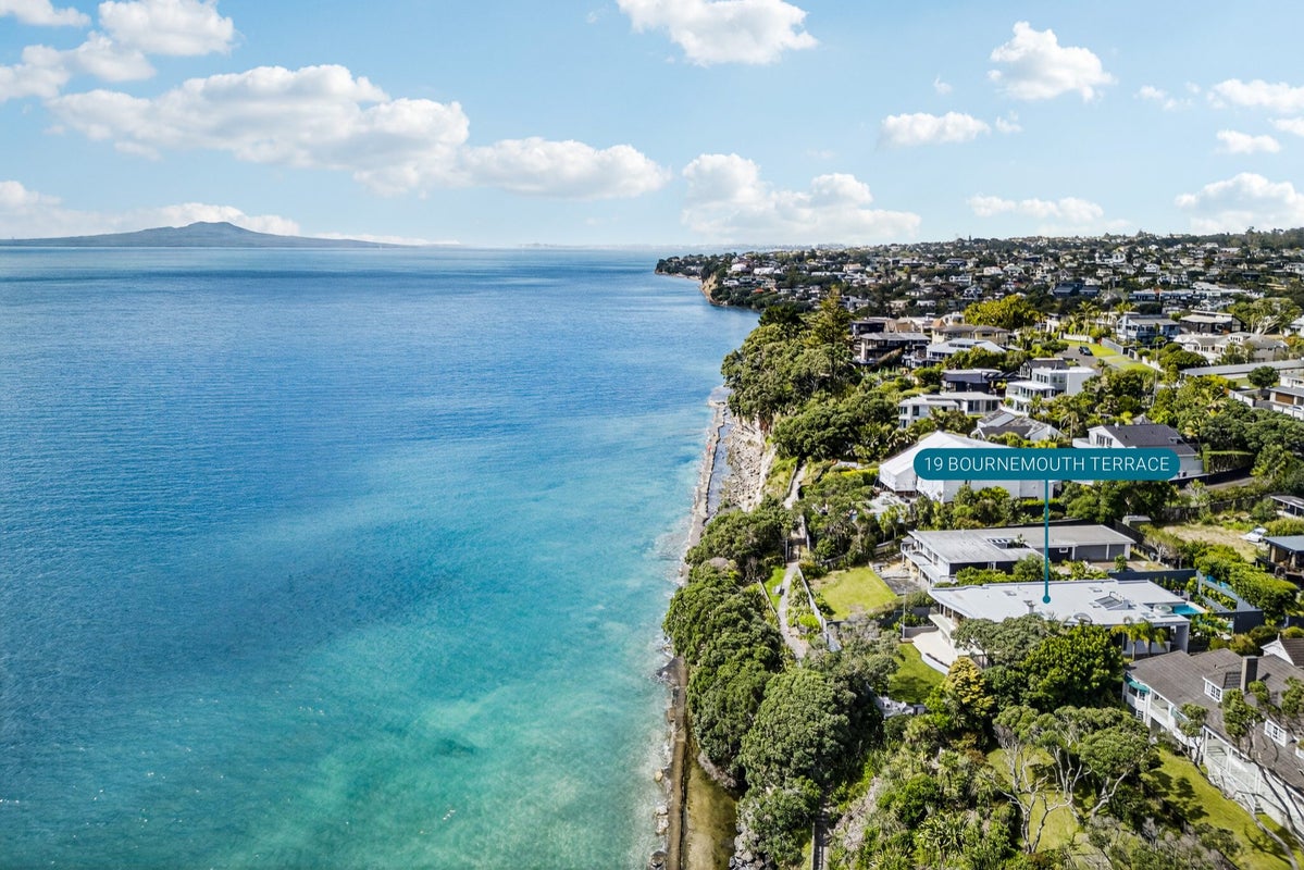 19 Bournemouth Terrace, Murrays Bay, Auckland - Carousel 2