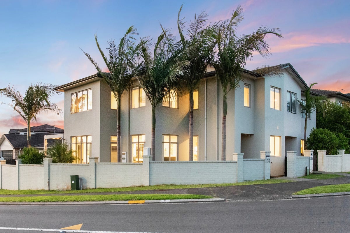137 Baverstock Road, Flat Bush, Auckland - Carousel 1