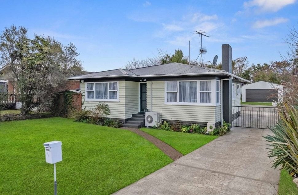 1 Rimuvale Street, Pukehangi, Rotorua - Carousel 1