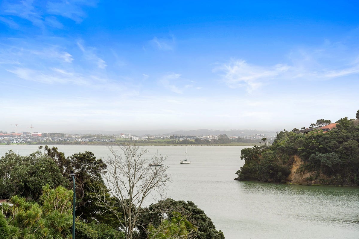 99 Island Bay Road, Beach Haven, Auckland - Carousel 2