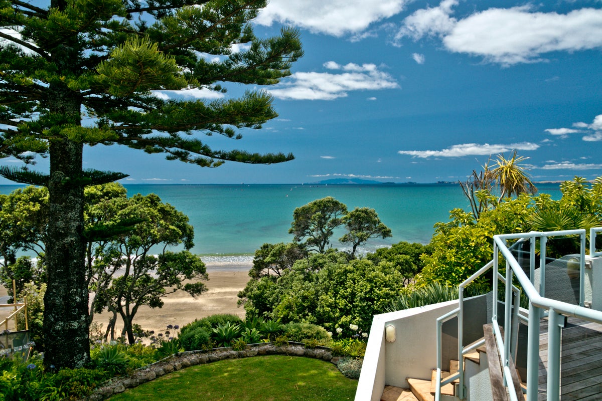 32 Whitby Crescent, Mairangi Bay, Auckland - Carousel 1