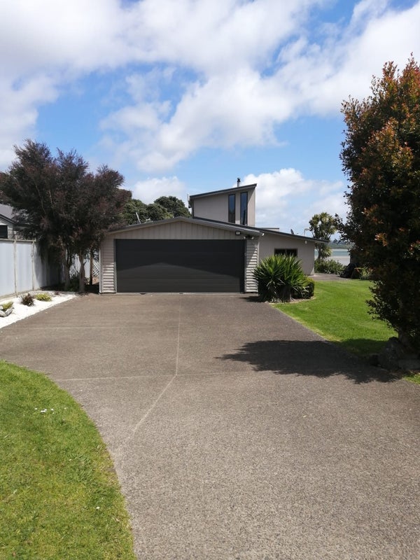 4 First Avenue, Waiuku - Carousel 1