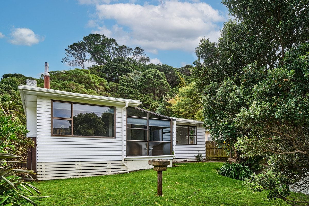 11 Raroa Place, Pukerua Bay, Porirua, Wellington - Carousel 1
