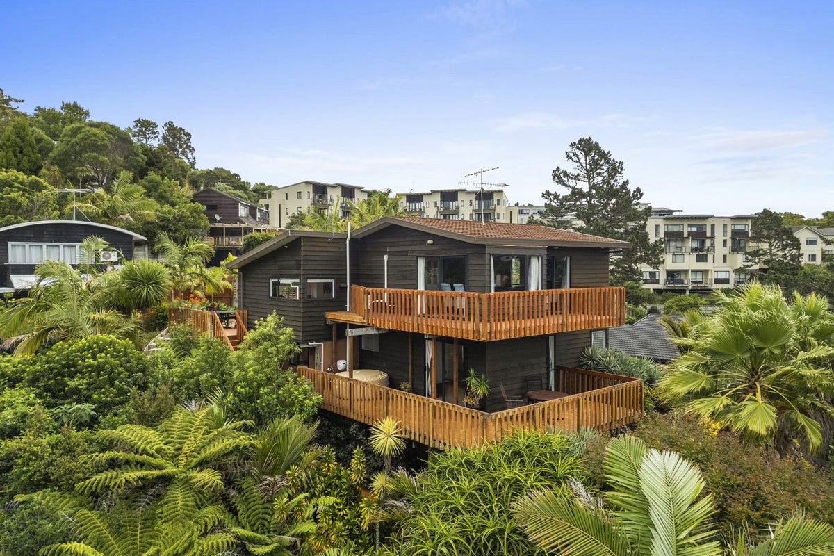 195A Browns Bay Road, Browns Bay, Auckland - Carousel 1