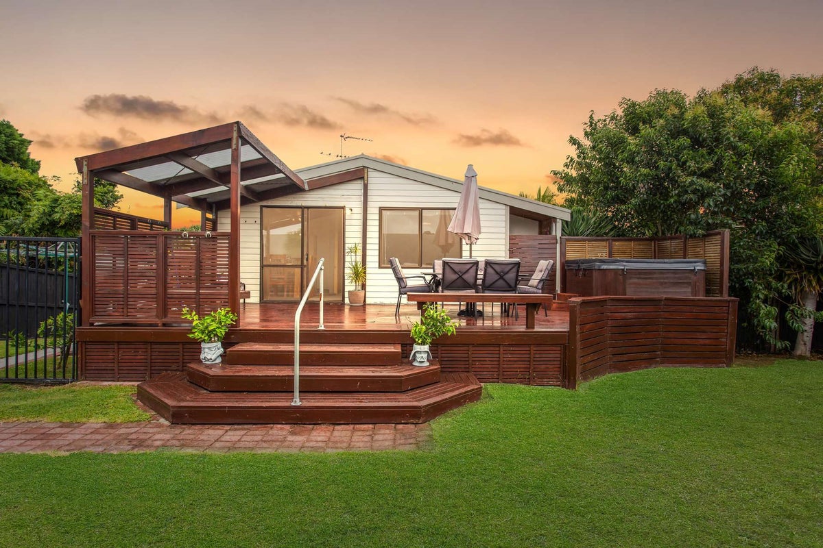9 Destino Court, Conifer Grove, Takanini - Carousel 1