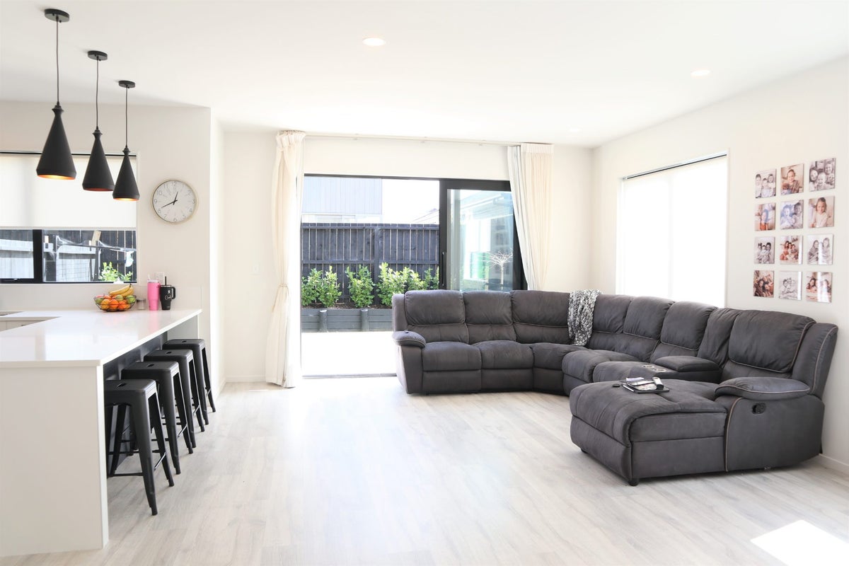 11 Ara Kakara Avenue, Huapai, Kumeu - Carousel 1