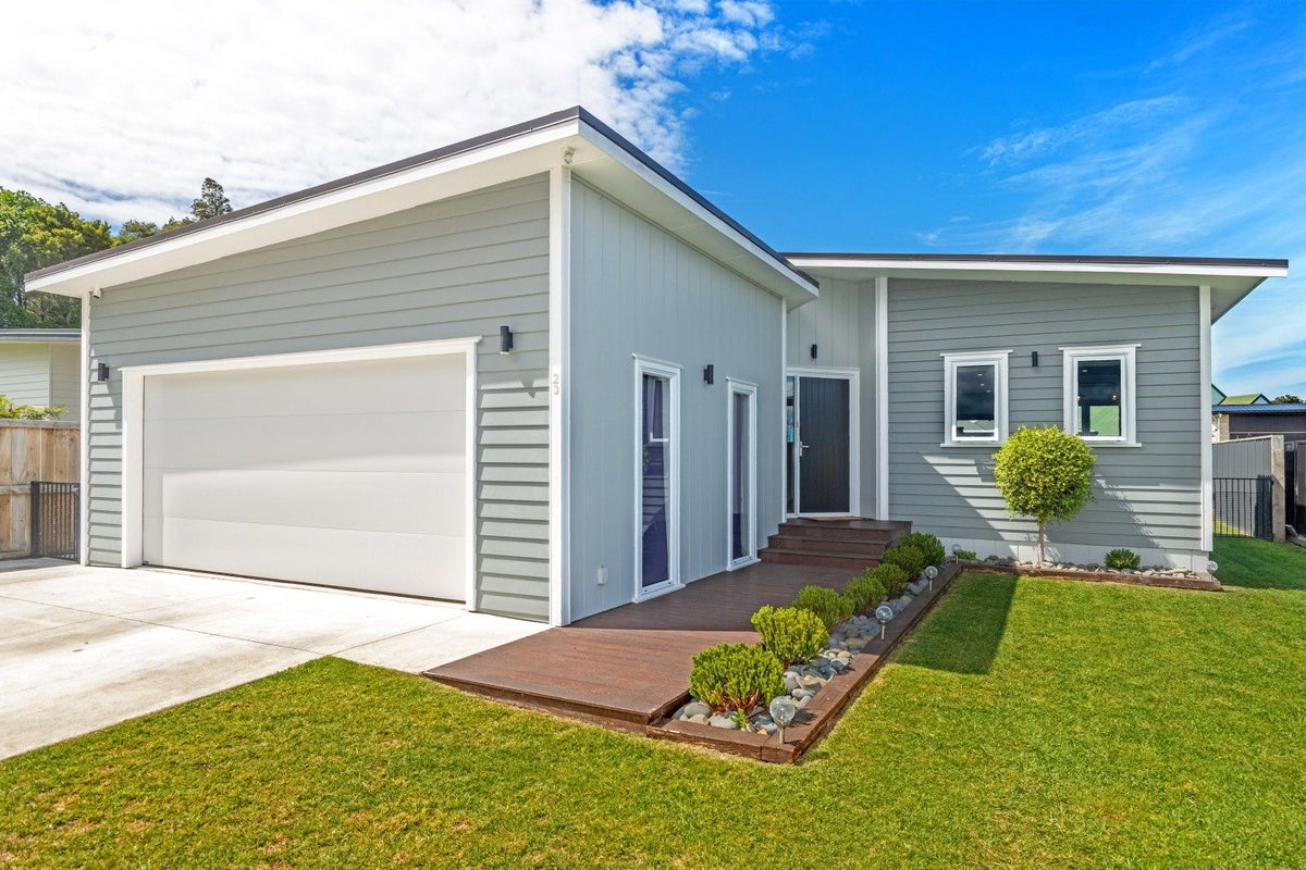 20 Disraeli Street, Gisborne, Gisborne - Carousel 1