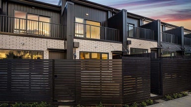 4 Claywest Place, Glen Eden, Auckland - Carousel 1