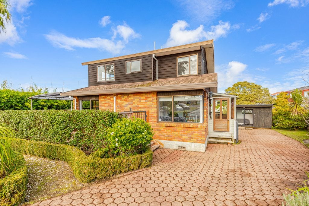9 Seagrove Road, West Harbour, Auckland - Carousel 1
