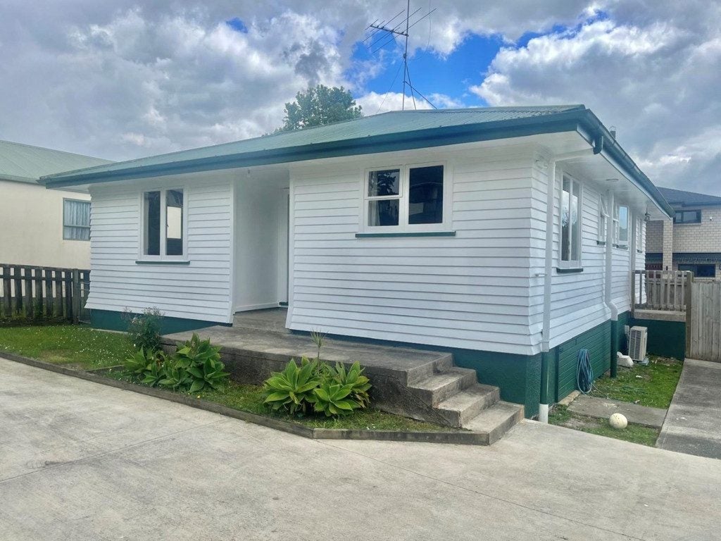 57 Beaubank Road, Kelston, Auckland - Carousel 2