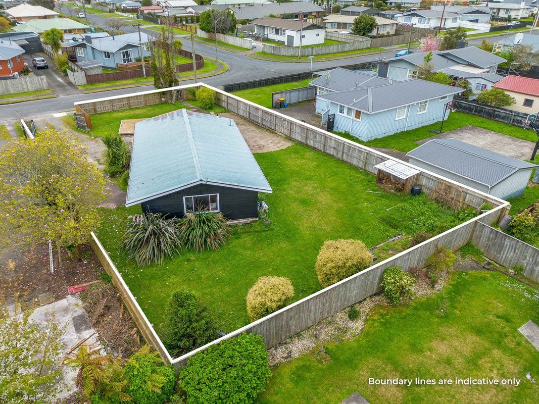 22 Fenruss Street, Fairy Springs, Rotorua, Bay Of Plenty - Carousel 1