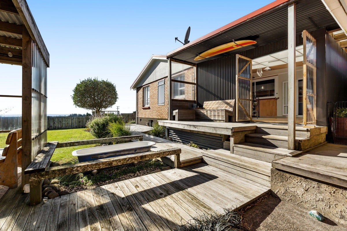 1606 South Road, Oakura, New Plymouth, Taranaki - Carousel 2