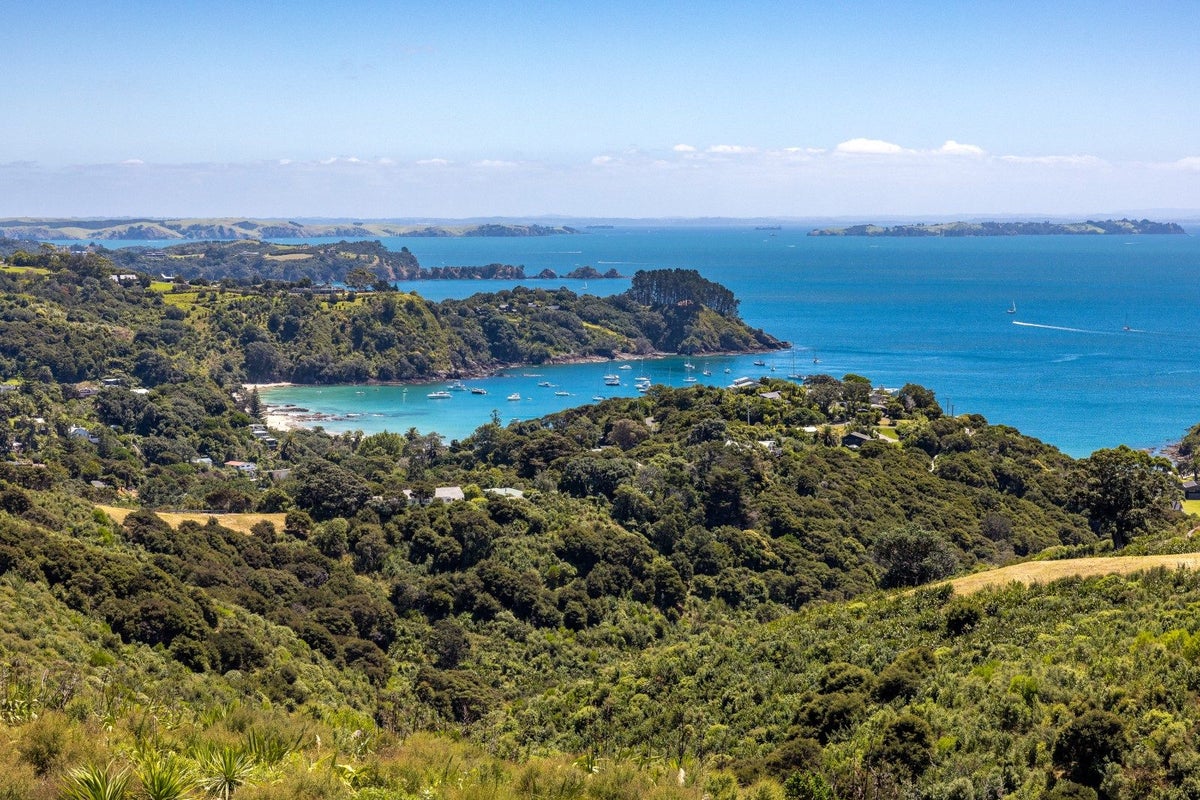 36 View Road, Ostend, Waiheke Island - Carousel 2