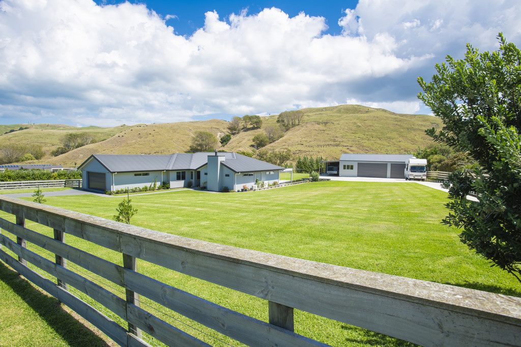42 SCARLYS WAY, Okitu, Gisborne - Carousel 1