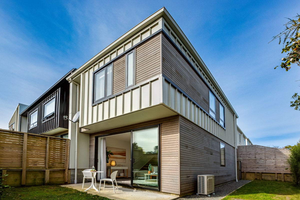 15/13 Fancourt Street, Karori, Wellington - Carousel 1