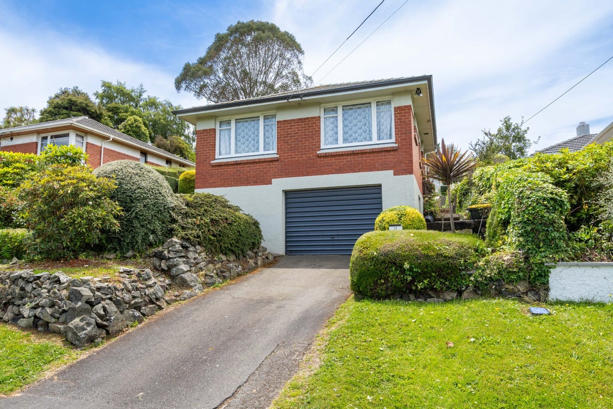 70 Lynn Street, Wakari, Dunedin - Carousel 1