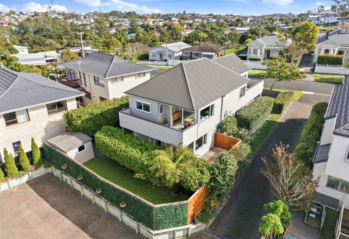 2/20 Tui Glen Road, Birkenhead, Auckland - Carousel 11