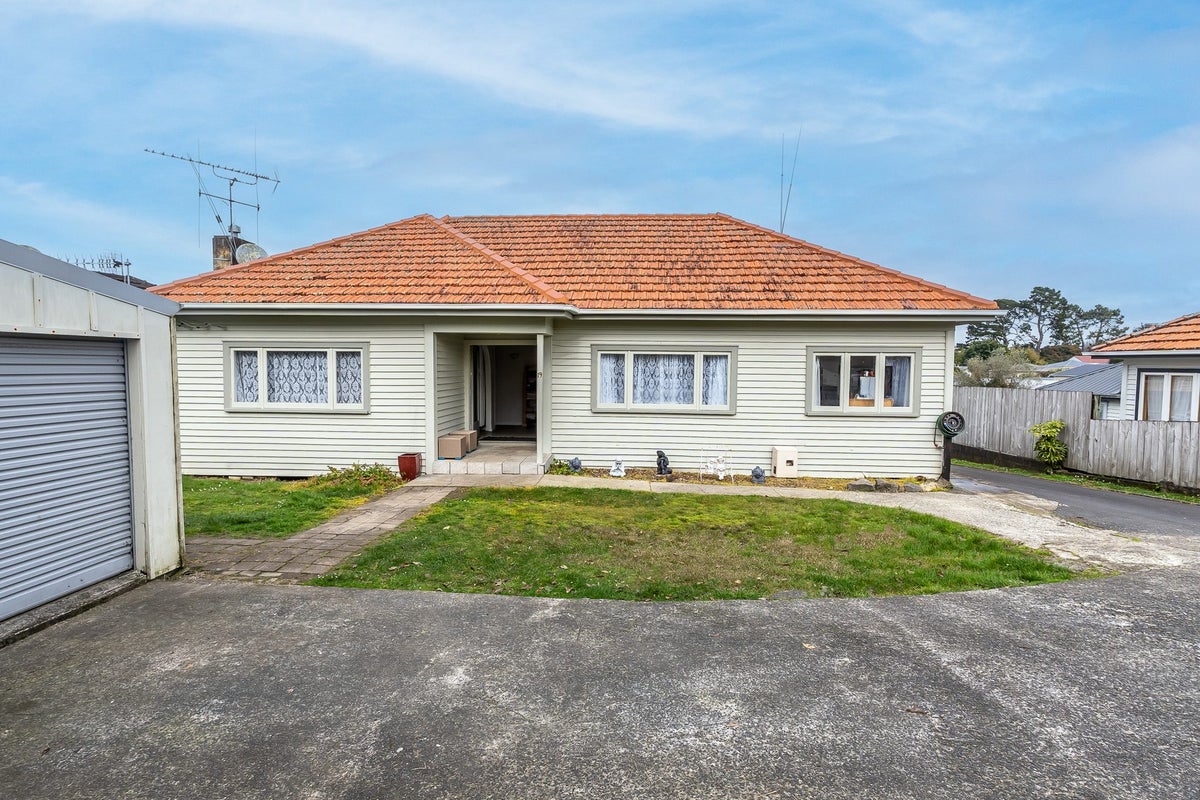 19 Rata Street, Maeroa, Hamilton - Carousel 1