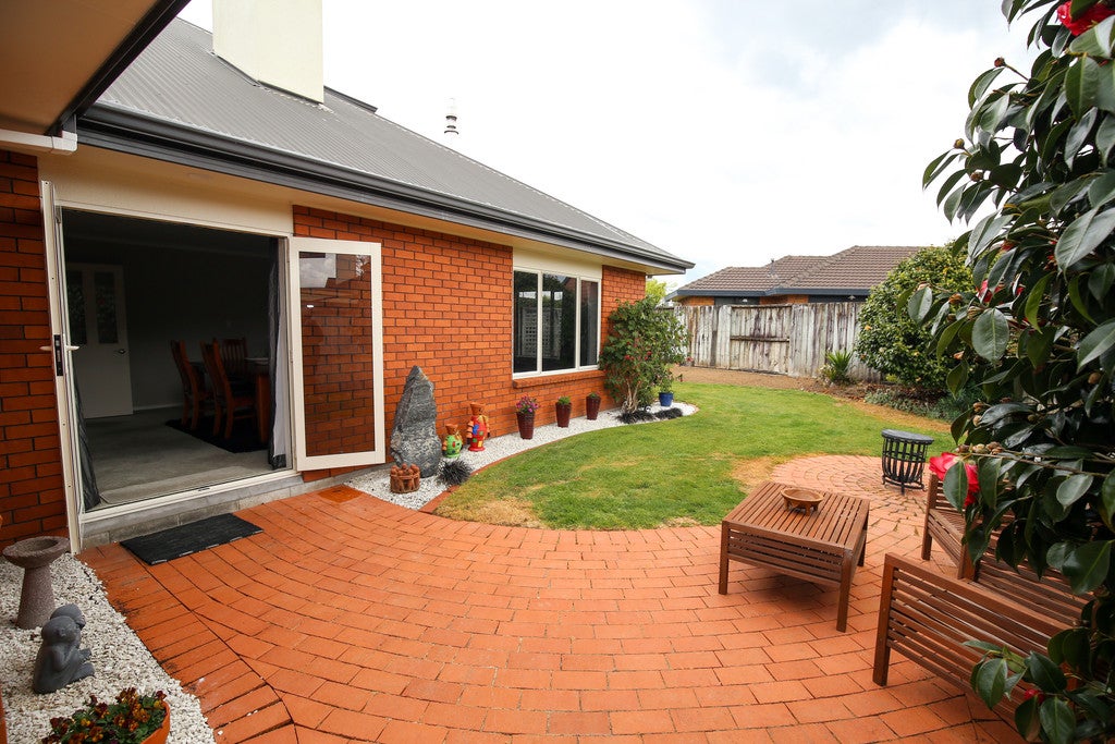 30 Keswick Crescent, Huntington, Hamilton - Carousel 2