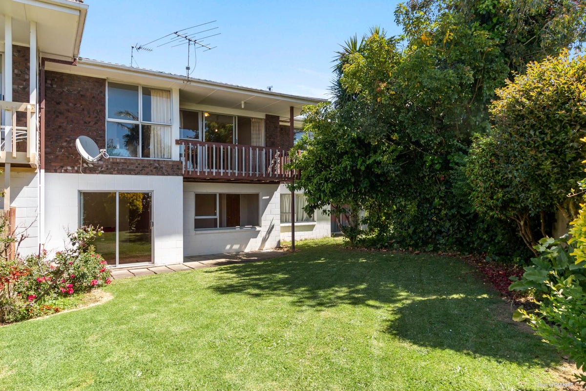 2/10 Pedersen Place, Bucklands Beach, Auckland - Carousel 1