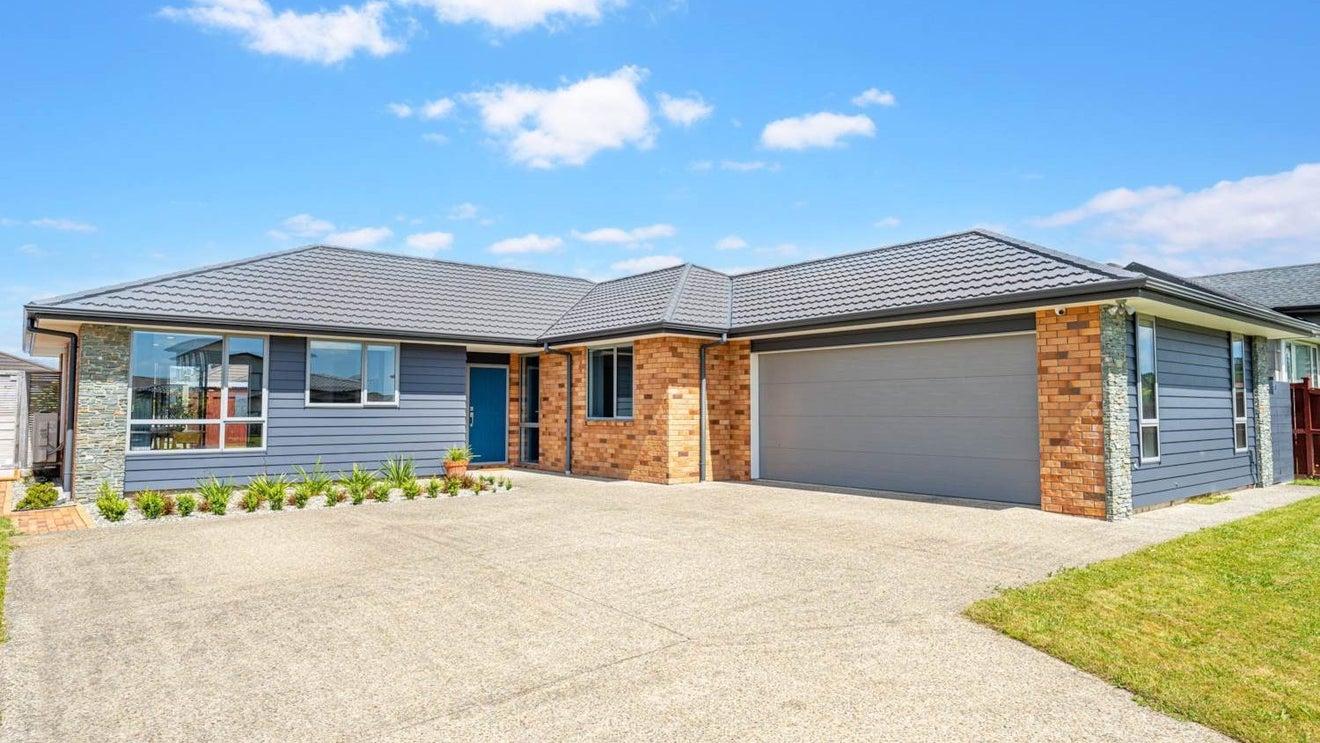 11 Aporo Drive, Kumeu - Carousel 1