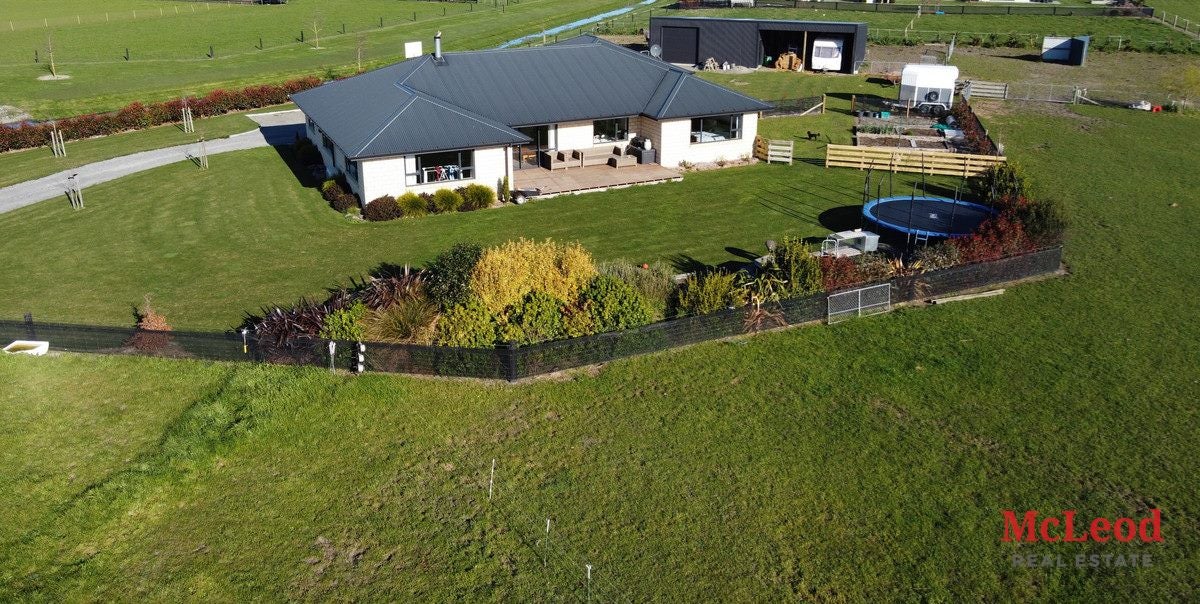 62 Lake Hood Drive, Huntingdon, Ashburton - Carousel 2