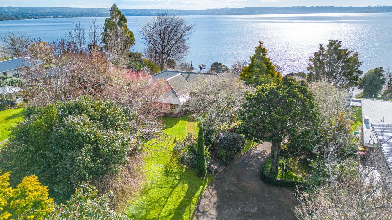 18 Vista Place, Kawaha Point, Rotorua - Carousel 2