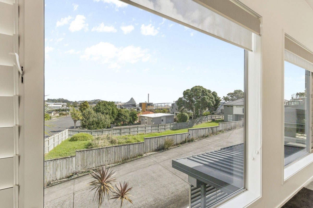 26 Birdwood Avenue, Moturoa, New Plymouth - Carousel 2