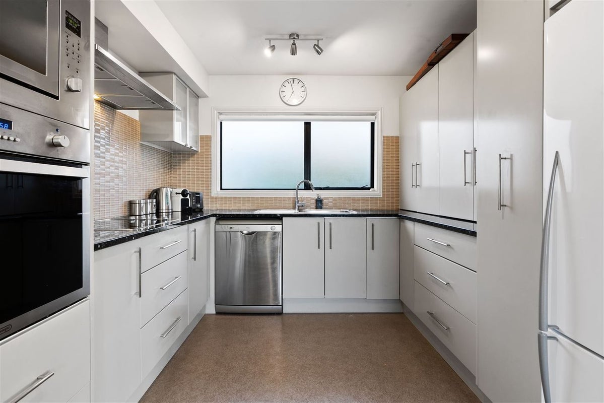 2/12 Santa Monica Place, Goodwood Heights, Auckland - Carousel 2