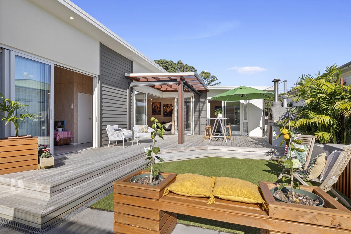 23 Barriball Street, Fitzroy, New Plymouth - Carousel 1