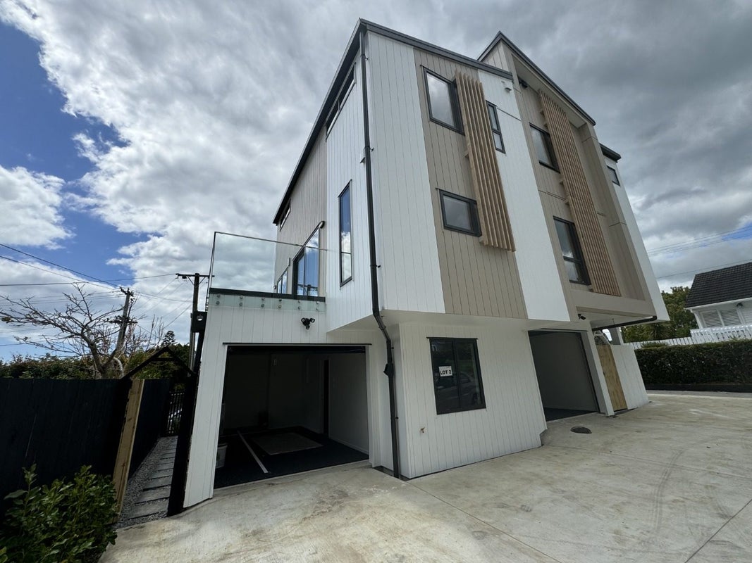 2/320 Rangatira Road, Beach Haven, Auckland - Carousel 13