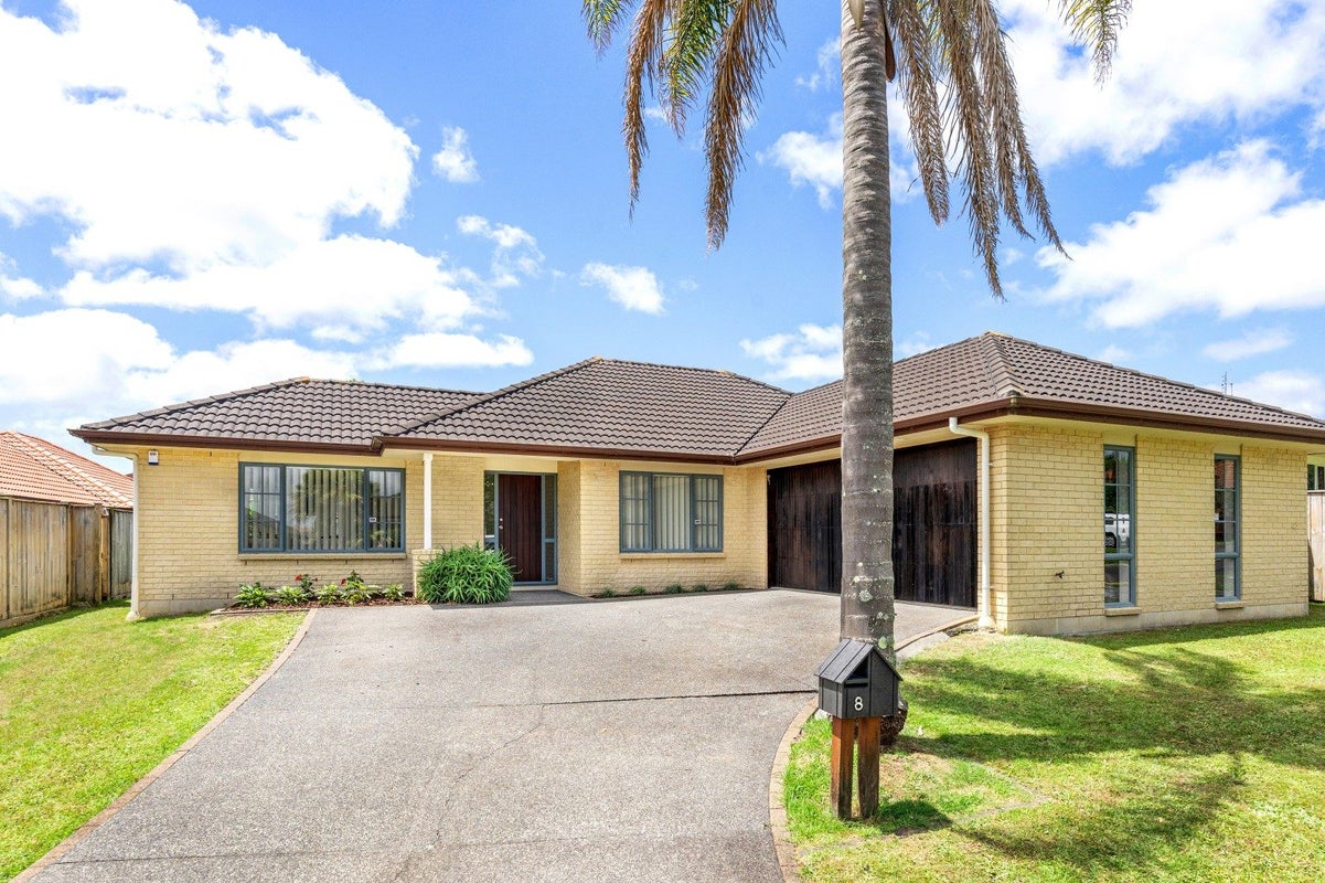 8 Gilford Place, East Tamaki Heights, Auckland - Carousel 1