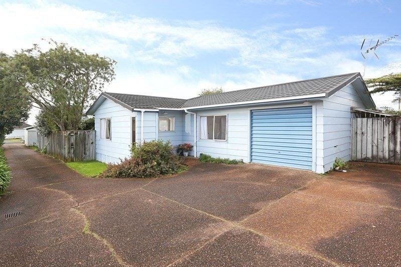 2/4 Northall Road, New Lynn, Auckland - Carousel 1