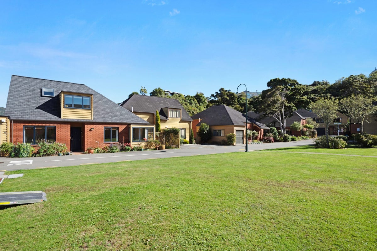 19 Futuna Close, Karori, Wellington - Carousel 1
