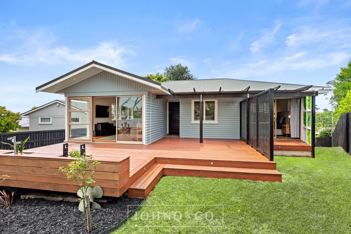 31 Strong Street, Saint Johns, Auckland - Carousel 1