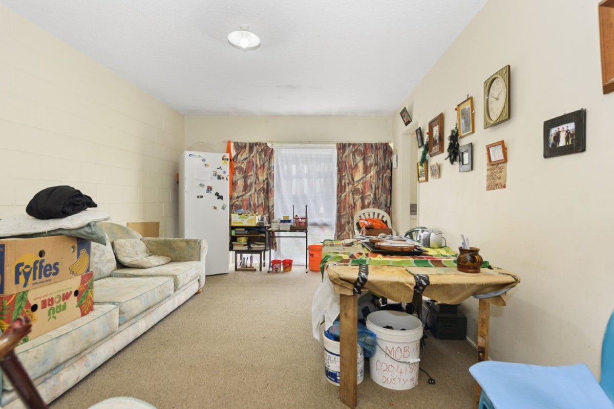 25B Resthill Crescent, Glenview, Hamilton - Carousel 2
