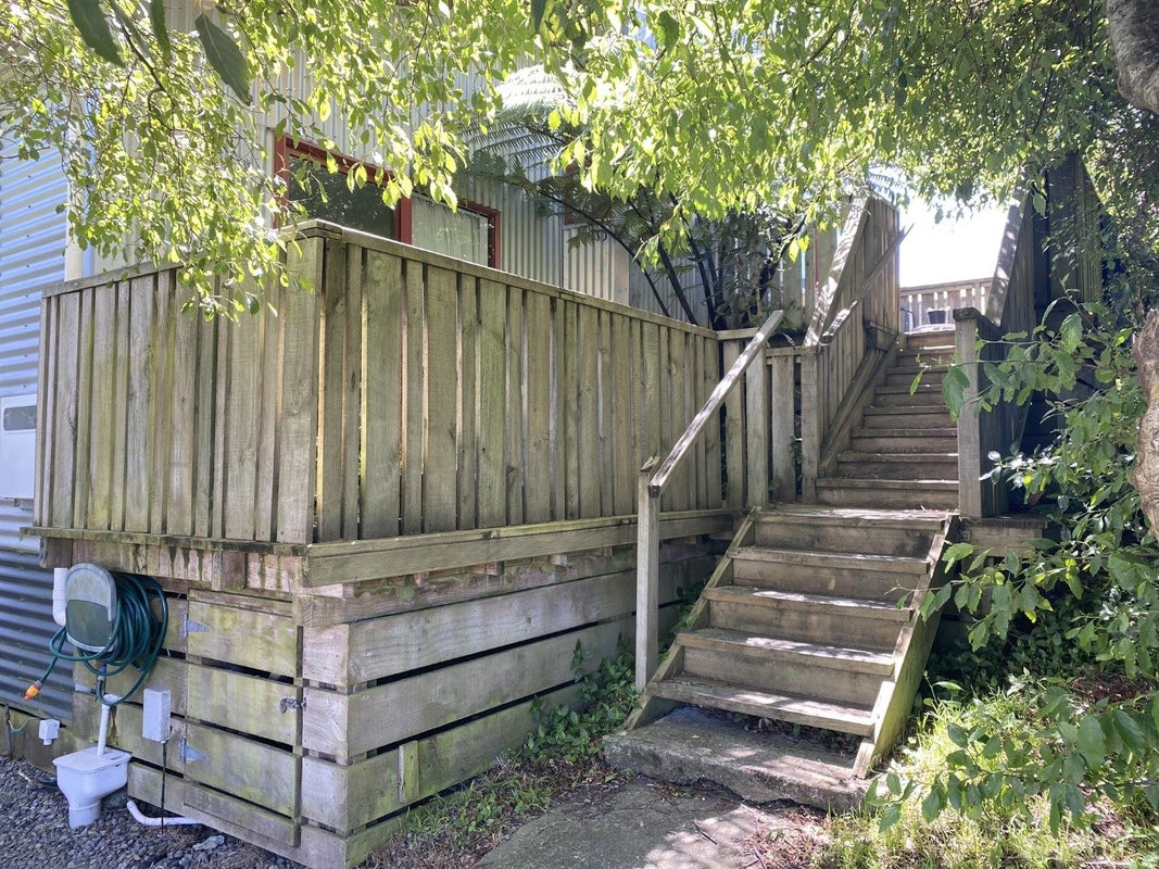 186 Newlands Road, Newlands, Wellington - Carousel 17