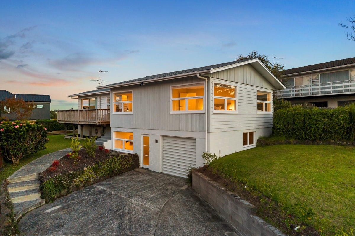 98 Eban Avenue, Hillcrest, Auckland - Carousel 1
