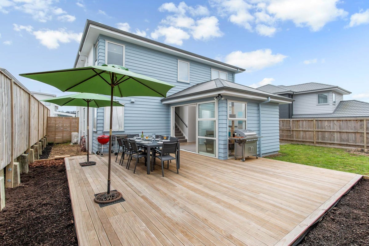 15 Frank Newton Road, Swanson, Auckland - Carousel 2