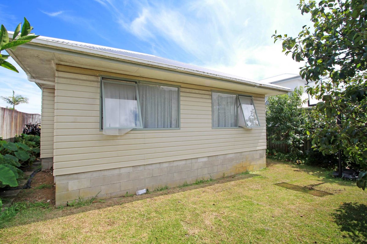 2/25 Oratu Place, Manurewa, Auckland - Carousel 1